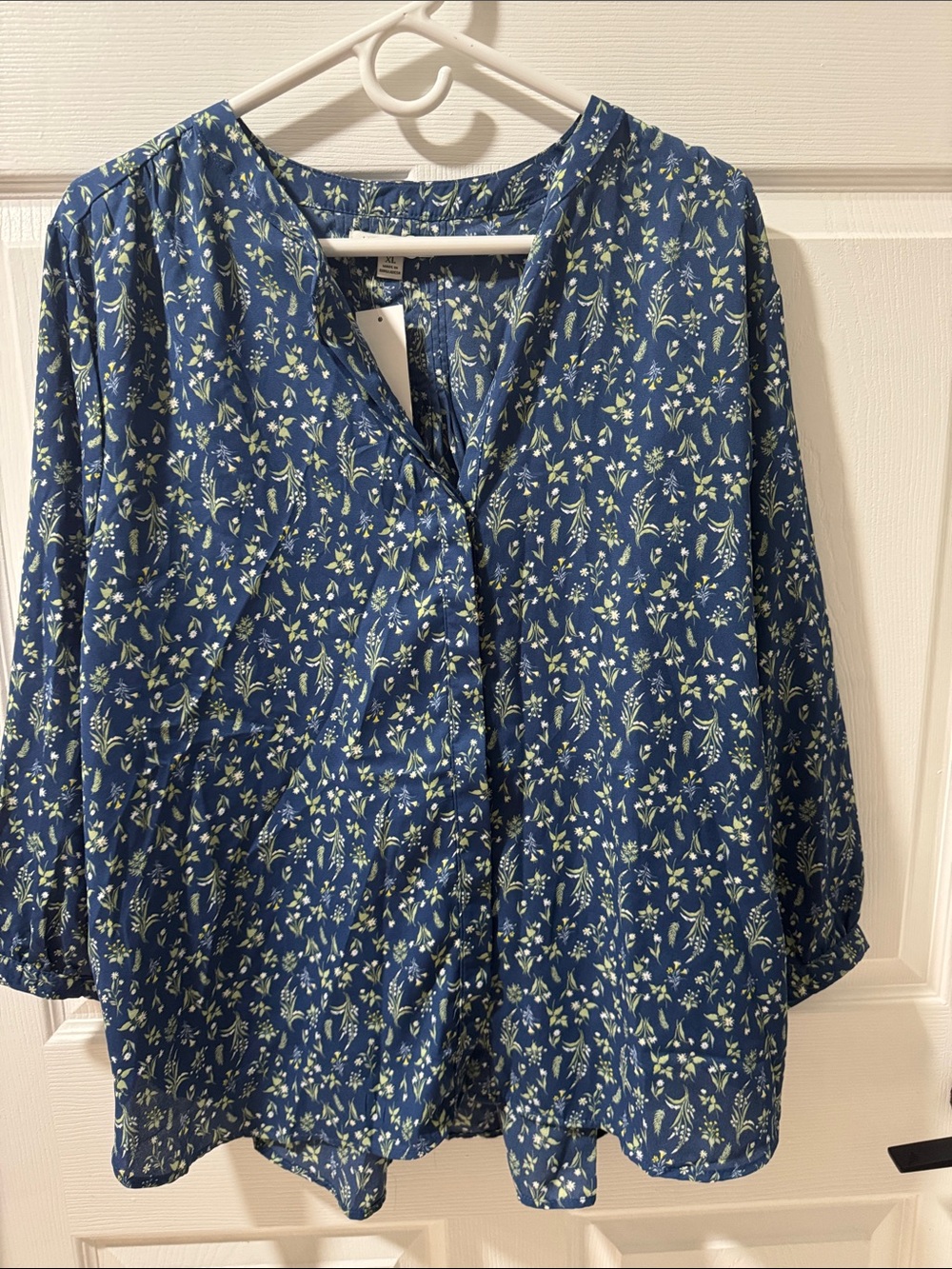 JACHS Girlfriend Navy Blue Floral V-Neck Blouse